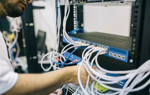 Tecnología y sistemas, el sector con el mayor salario solicitado promedio en Panamá