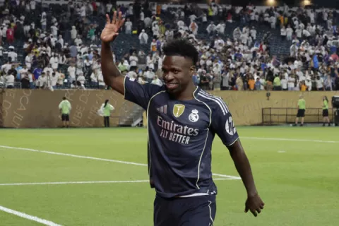 Vinícius despierta y Real Madrid golea para citarse con la Juventus en octavos