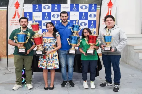 Roberto Sánchez y Ashley Castillo se coronan en el Campeonato Nacional de Ajedrez