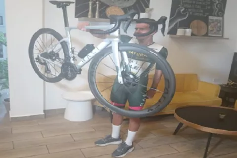 Franklin Archibold estrena bicicleta: 'Es muy ligera'