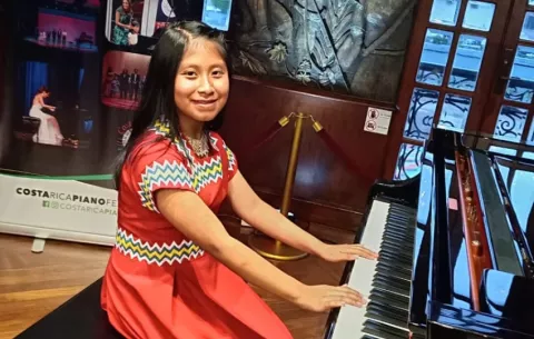 Aymara Montero, pianista ngäbe, representará a Panamá en Costa Rica