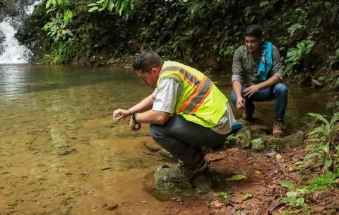 Inicia aplicación de multas máximas a contaminadores del río La Villa 