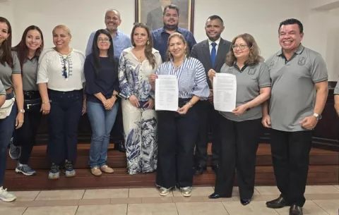 Maritza Cedeño logra importante hito el reelegirse como presidenta del Colegio Nacional de Abogados
