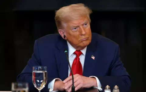Un juez federal bloquea la orden de Trump de eliminar la nacionalidad por nacimiento