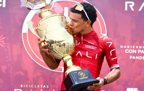 Archibold triunfa en el Tour de Panamá, de la mano de la nueva bicicleta de Rali que estará en el Giro de Italia