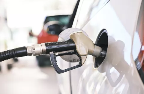 Precio de la gasolina bajará desde el viernes