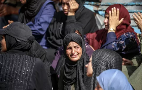Los muertos en Gaza superan los 58,500 mientras las negociaciones siguen en fase inicial