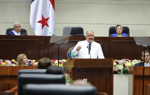 Sucre advierte que Herrera 'está metiendo a un poco panameñistas' en la AN