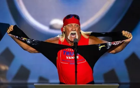 Hulk Hogan, el ídolo de bigote rubio y bandana que popularizó la WWE