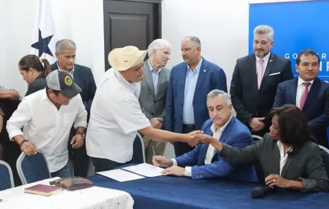 Meduca consultará con Contraloría sobre la viabilidad de adelantar una quincena a docentes en huelga