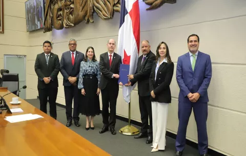 Presentan presupuesto general del Estado ante la Asamblea Nacional