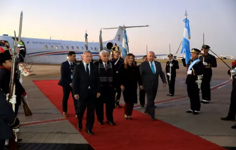 Mulino llega a Argentina para participar en Cumbre del Mercosur