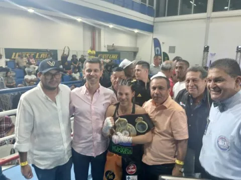 Nataly Delgado gana título mundial de boxeo al vencer a la mexicana Ramírez