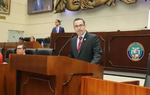 Procurador presenta ante la Asamblea proyectos de ley para fortalecer lucha anticorrupción