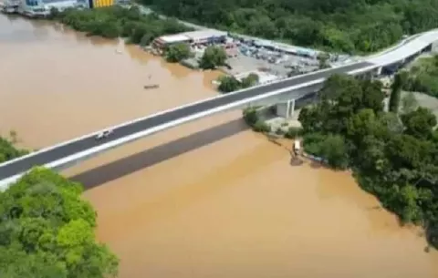 Advierten de multas de $100 a $500 por caminar o tomarse fotos en puente de Bayano