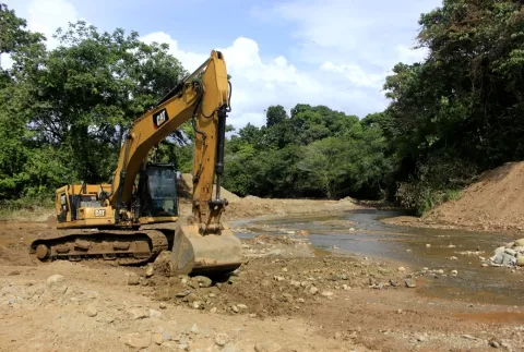 Recuperan 2 mil metros lineales del cauce del río Tocumen