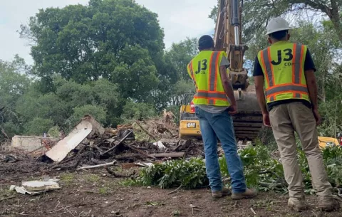 Más de 100 muertos en Texas por las inundaciones mientras la comunidad busca desaparecidos
