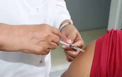 Minsa mantiene vacunación contra la fiebre amarilla ante casos en Sudamérica