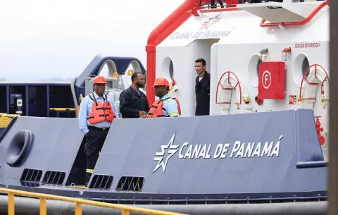 El Canal de Panamá y Brasil explorarán nuevas rutas para el transporte marítimo brasileño