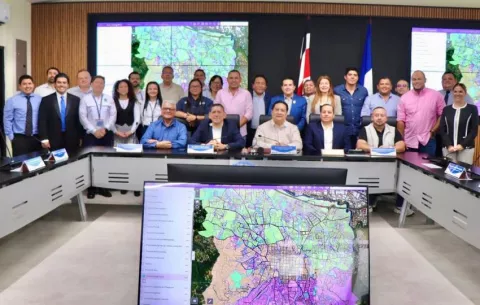 Alcaldes panameños conocen plataforma de gestión municipal en Costa Rica
