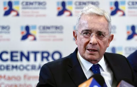 Uribe ingresa a una larga lista de expresidentes latinoamericanos condenados