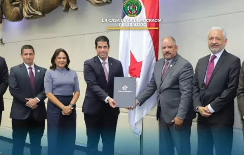Ministro presenta ante la Asamblea presupuesto del Canal de Panamá para 2026 