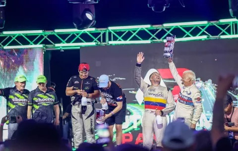 El Autódromo Panamá recibió pilotos de talla nacional e internacional en su carrera nocturna