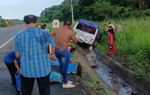 Colisión entre autobús de la ruta San Félix–David y un vehículo deja cerca de 28 lesionados 