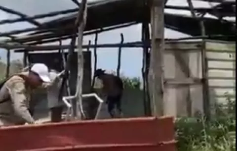 Desalojan a varias personas y destruyen algunas casas en la Reserva Hidrológica La India Dormida