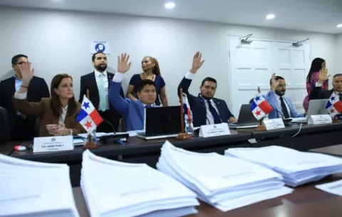 Asamblea sigue dilatando la revisión de las vistas presupuestarias; su discusión iniciaría la próxima semana
