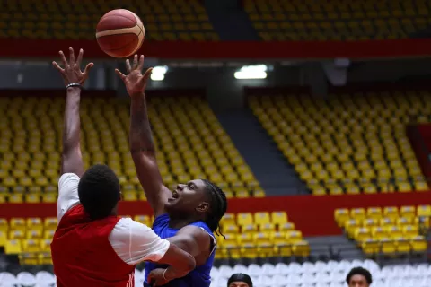 Copa Latina de Baloncesto se juega a  puerta cerrada y otra sede, sigue el  problema en el Roberto Durán