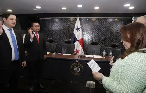 El grupo de los 34 reafirma su victoria en las comisiones de Credenciales y Gobierno
