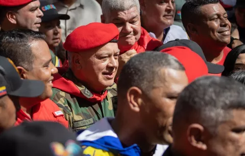 Venezuela se atrinchera con despliegue de 15,000 efectivos en frontera con Colombia