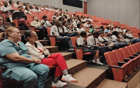 Embarazo en adolescente: Un tema abordado en el mes de la juventud