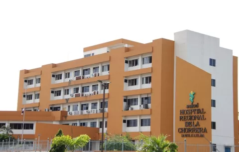 Paciente sufre quemaduras en el Hospital Nicolás A. Solano y suspenden a médico implicado