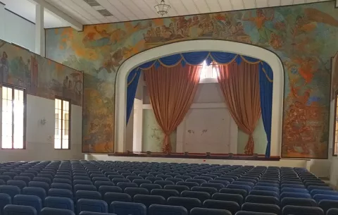 Frescos de Roberto Lewis en la Escuela Normal de Santiago en riesgo de perderse por deterioro estructural 