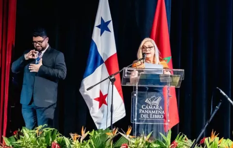 Orit Btest dijo en la FIL Panamá que 'garantizar la educación es una responsabilidad colectiva'