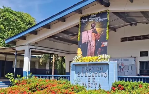 Padres de familia buscan alternativas para evitar cierre de bachilleratos en Parita