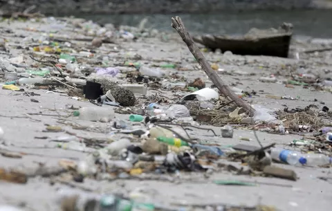 Negociaciones del tratado sobre contaminación de plásticos fracasan al no haber consenso