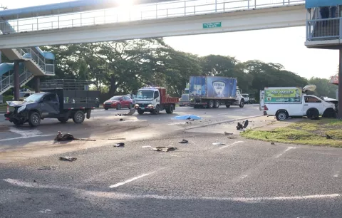 Violento choque deja un muerto y un herido en el cruce de Potuga, en la vía Divisa–Chitré