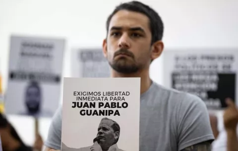 Excarcelan en Venezuela a un grupo de 13 presos políticos, según dirigentes opositores