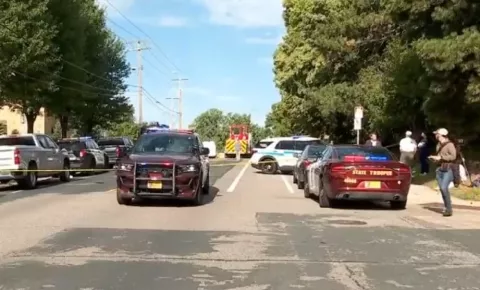 Múltiples víctimas deja tiroteo en una escuela católica de Minneapolis