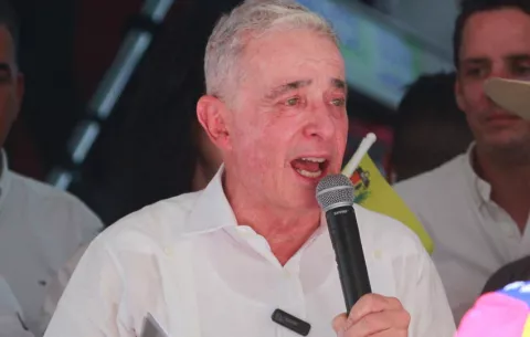 Uribe plantea una 'coalición democrática' en Colombia para elecciones de 2026