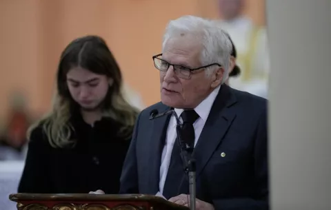 Padre del asesinado senador Miguel Uribe Turbay ocupará su lugar en disputa presidencial