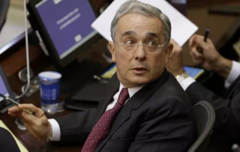 El expresidente de Colombia Álvaro Uribe es condenado a 12 años de prisión domiciliaria