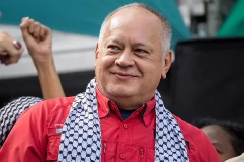 Acusan a Diosdado Cabello y "su pandilla de brutos criminales" de destruir Venezuela