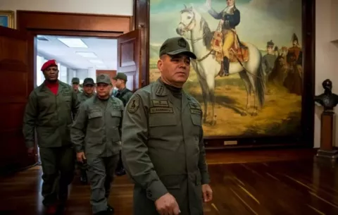 Ministro de Defensa de Venezuela advierte que lucharán si Estados Unidos 'pone un pie' en su territorio