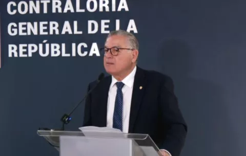 Contralor Flores destaca avances en auditorías y cobros tras nueve meses en el cargo