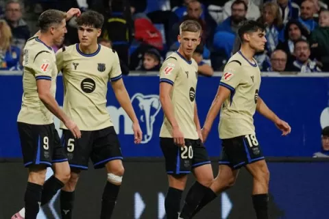  Barcelona remonta en Oviedo para seguir a dos puntos del Real Madrid