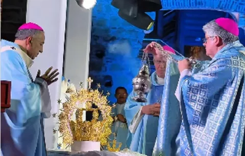 Iglesia Católica bendice la nueva corona de Santa María la Antigua